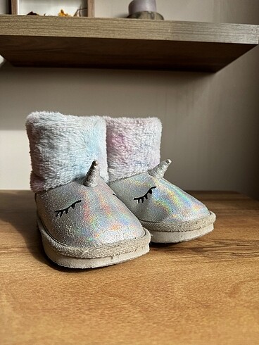 H&M unicorn bot