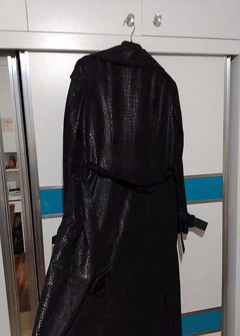 Siyah Deri görünümlü Yılan Desenli Uzun Trençkot pardesü - Görsel 7