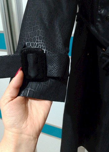 Siyah Deri görünümlü Yılan Desenli Uzun Trençkot pardesü - Görsel 6