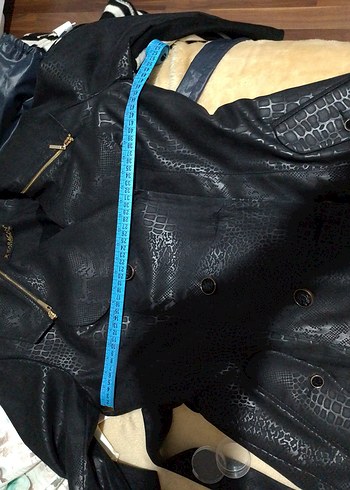 Siyah Deri görünümlü Yılan Desenli Uzun Trençkot pardesü - Görsel 8