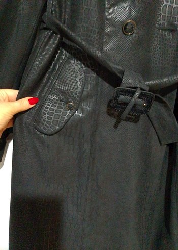 Siyah Deri görünümlü Yılan Desenli Uzun Trençkot pardesü - Görsel 5