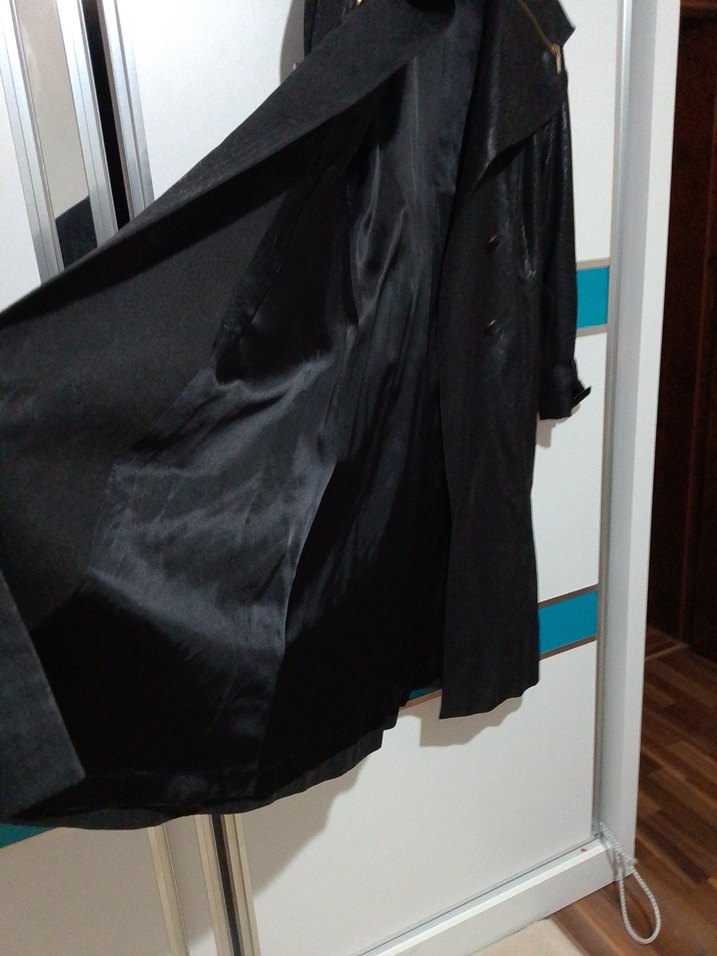 Siyah Deri görünümlü Yılan Desenli Uzun Trençkot pardesü - Görsel 3