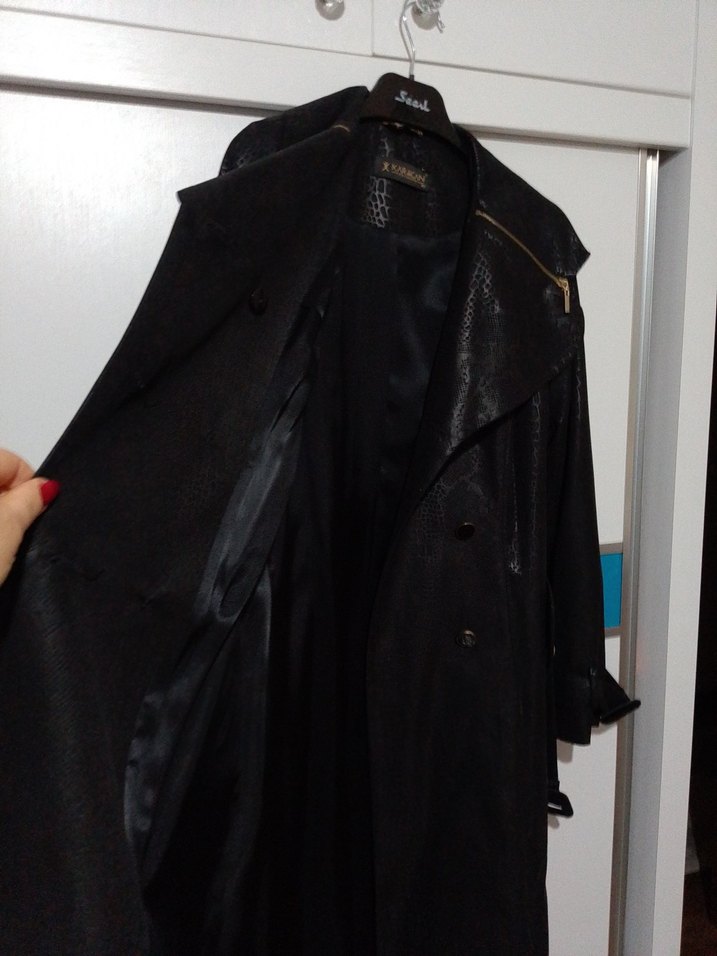 Siyah Deri görünümlü Yılan Desenli Uzun Trençkot pardesü - Görsel 4