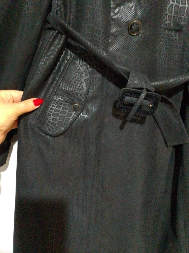 Siyah Deri görünümlü Yılan Desenli Uzun Trençkot pardesü - Görsel 5