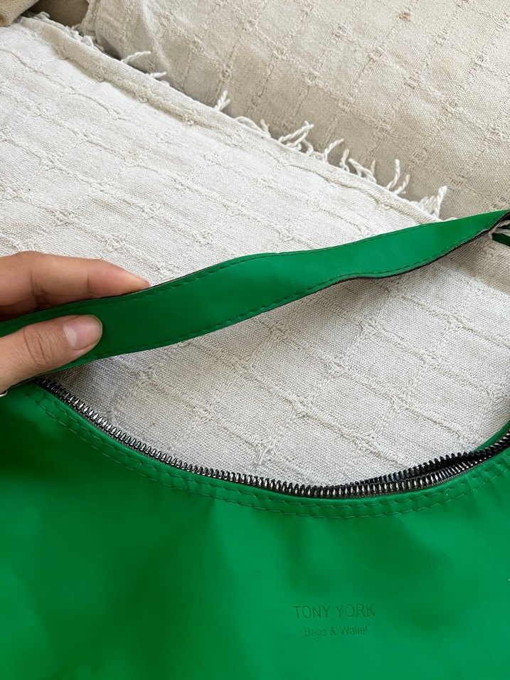 Parlak Yeşil Fermuarlı Kadın Çantası - Görsel 2