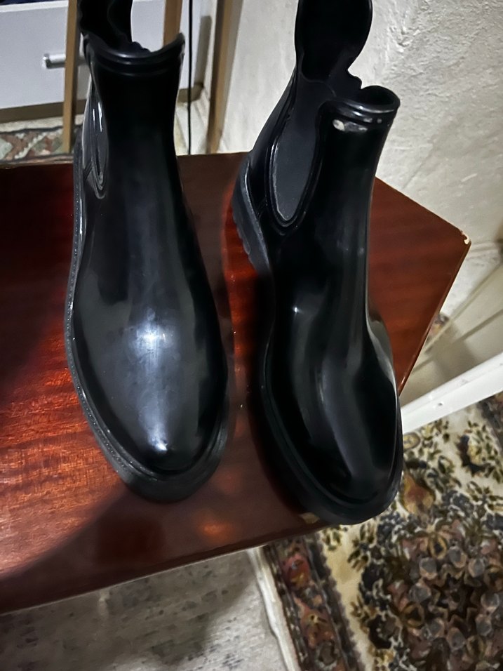 Siyah Rugan Kadın Bot - Görsel 2