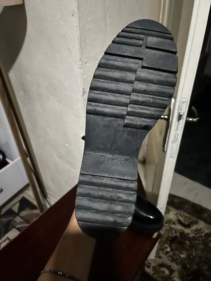 Siyah Rugan Kadın Bot - Görsel 3