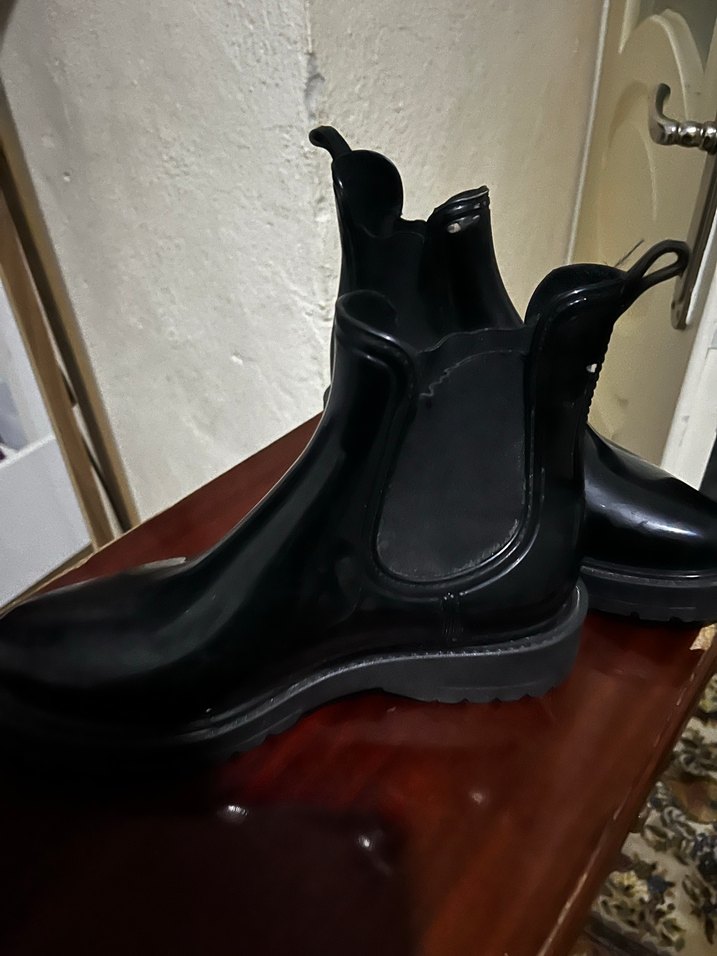 Siyah Rugan Kadın Bot - Görsel 4