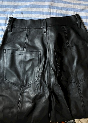 Sokak Stili Siyah Deri Midi Şort - Görsel 2