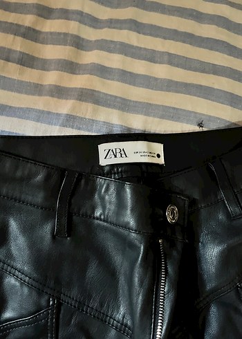 Sokak Stili Siyah Deri Midi Şort - Görsel 3