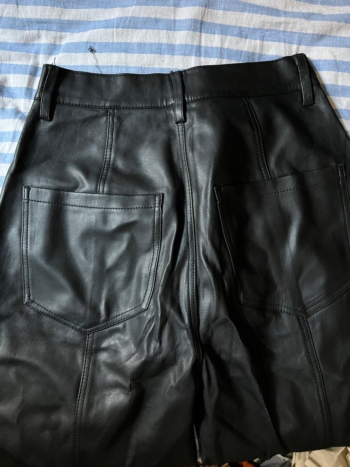 Sokak Stili Siyah Deri Midi Şort - Görsel 2