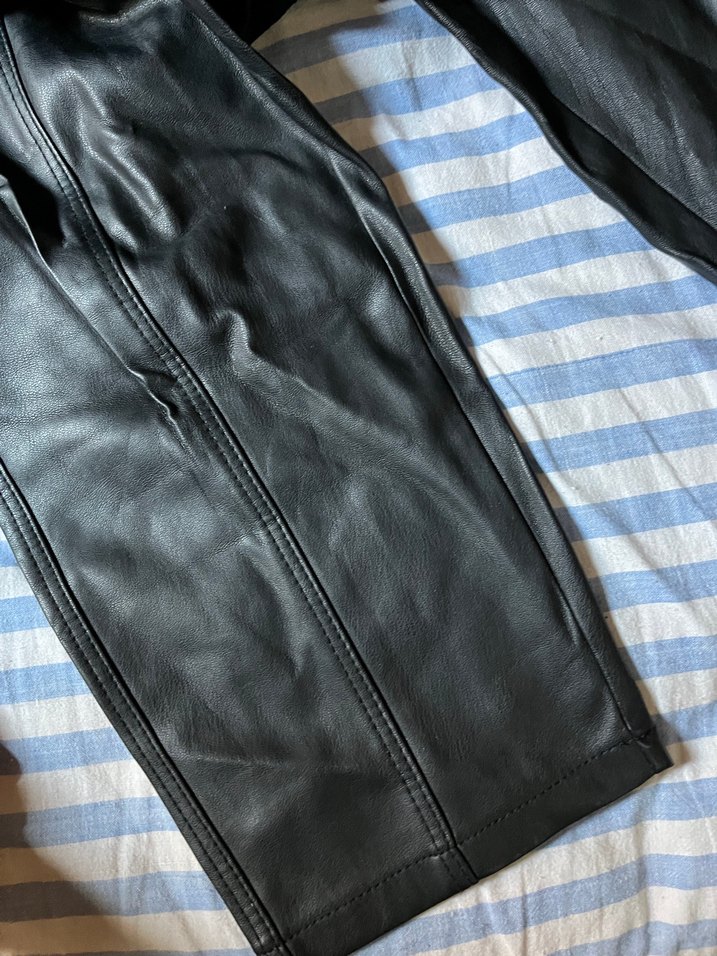 Sokak Stili Siyah Deri Midi Şort - Görsel 5