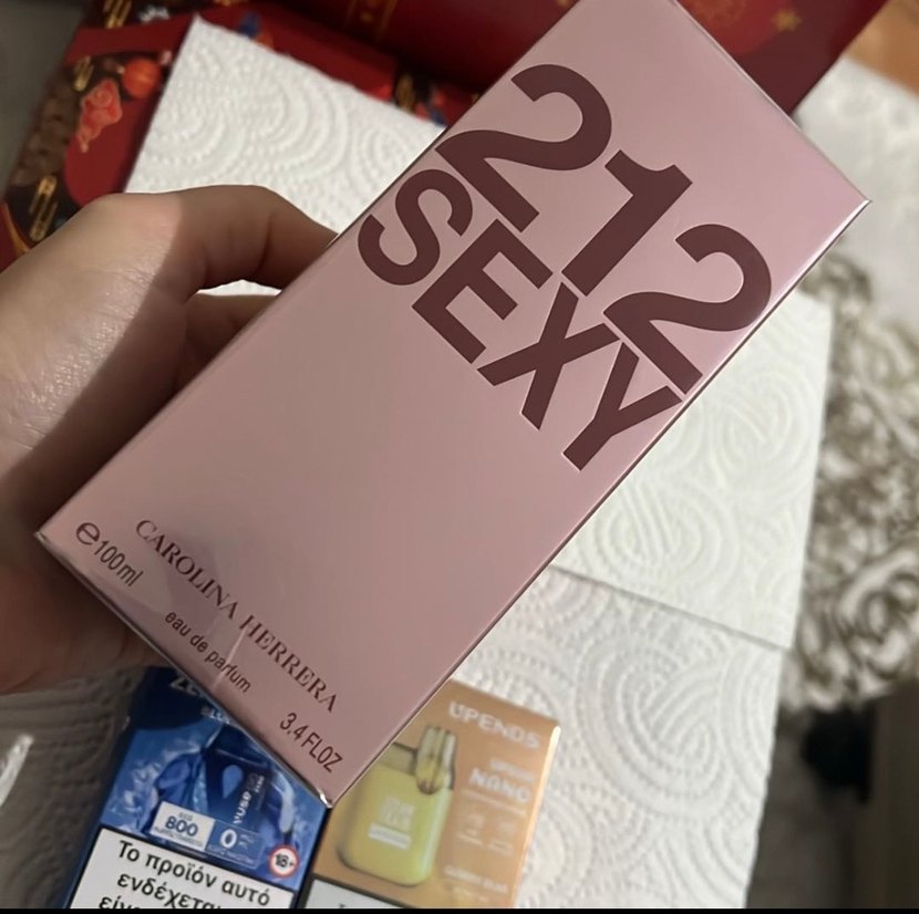 Carolina Herrera 212 Sexy Kadın Parfümü 100 ml - Görsel 2
