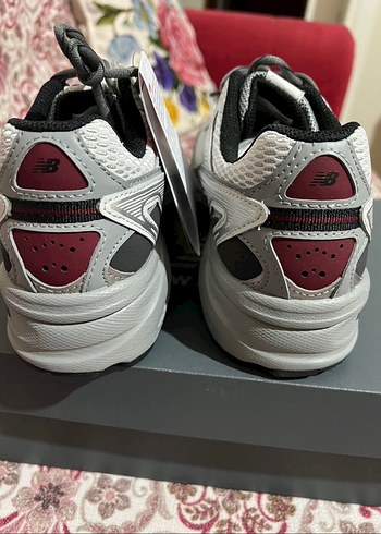 Gri New Balance Kadın Spor Ayakkabısı - Görsel 3
