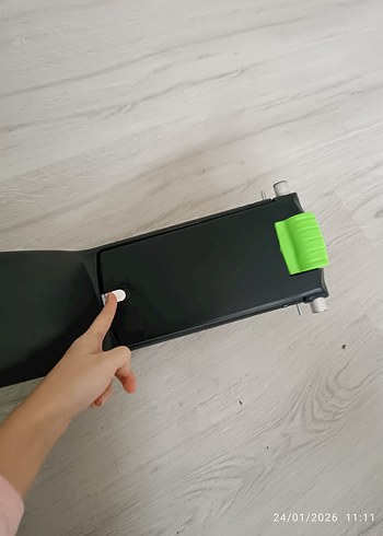 Çocuklar için yeşil renkli scooter - Görsel 6