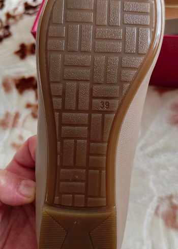 Bej Parlak Nakışlı Dolgu Topuklu Kadın Babet - Görsel 3