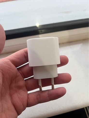 Sıfır Apple 20 W USB-C Güç Adaptörü