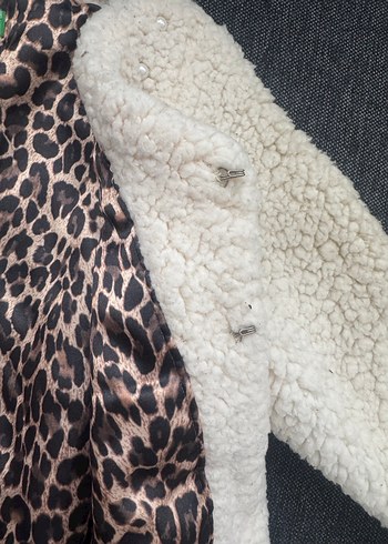 Kız Çocuk Beyaz Kürklü Streetwear Ceket - Görsel 4