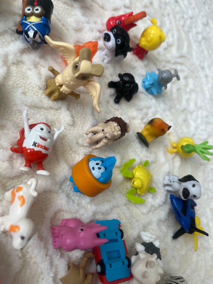 Mor Renkli Aksiyon Figürü - Görsel 3