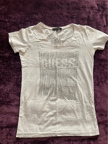 guess tshirt