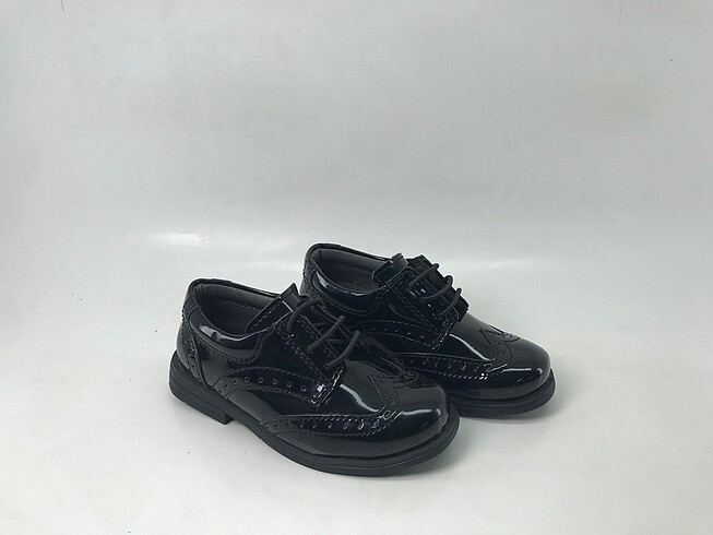 Siyah rugan klasik çocuk ayakkabısı