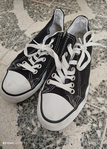Converse model ayakkabı