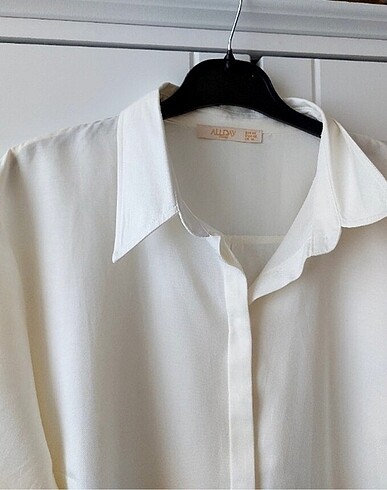 44 Beden Beyaz gömlek