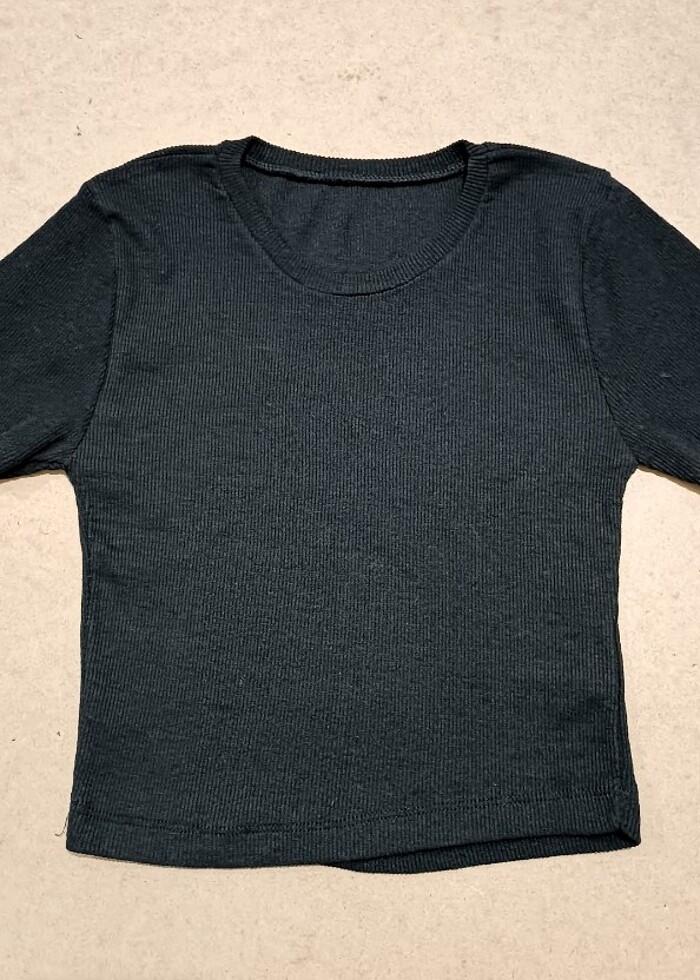 Siyah Kısa Kollu Crop Tişört - Görsel 3