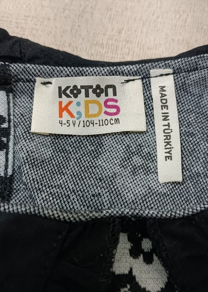 Siyah Çiçek Desenli Bebe Yaka Crop Tişört - Görsel 3