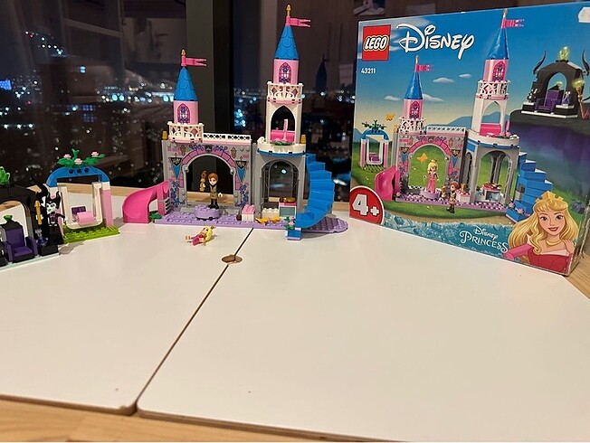  Beden Lego 43211 Disney Princess Aurora'nın Şatosu
