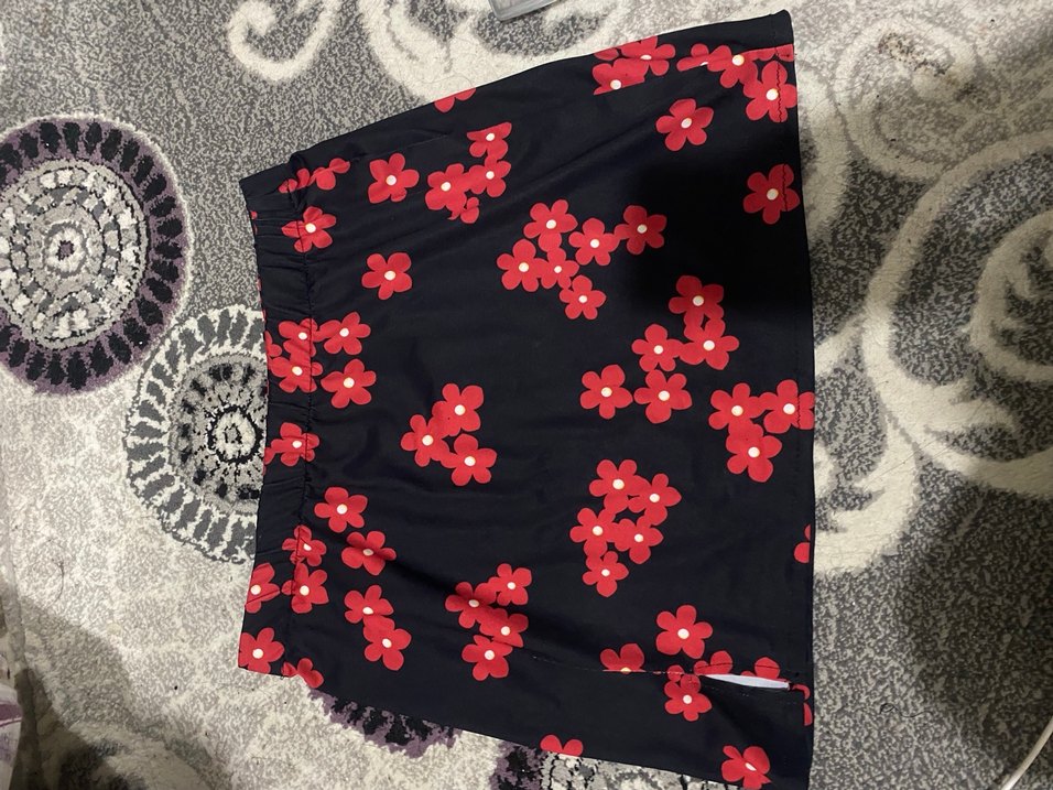 Kırmızı Çiçek Desenli Mini Etek - Görsel 2