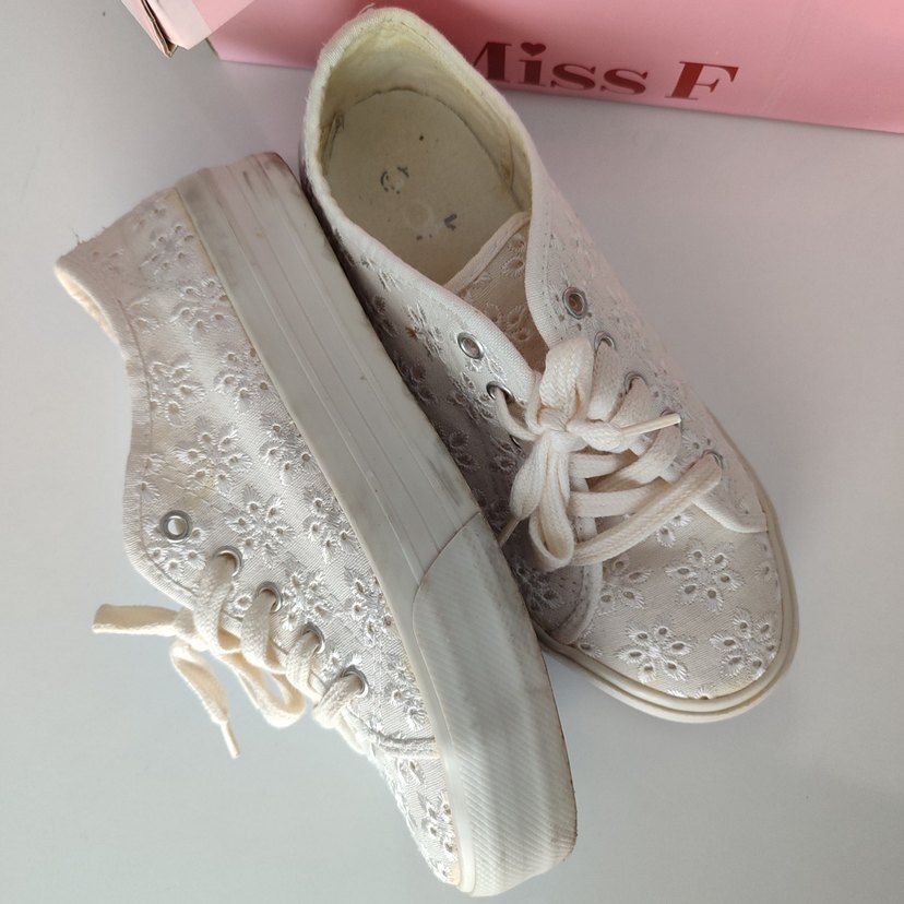 Nakışlı Beyaz Dantel Kadın Spor Ayakkabı - Görsel 3