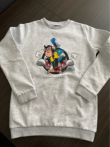 Gri baskılı sweatshirt