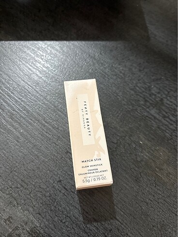 Fenty aydınlatıcı