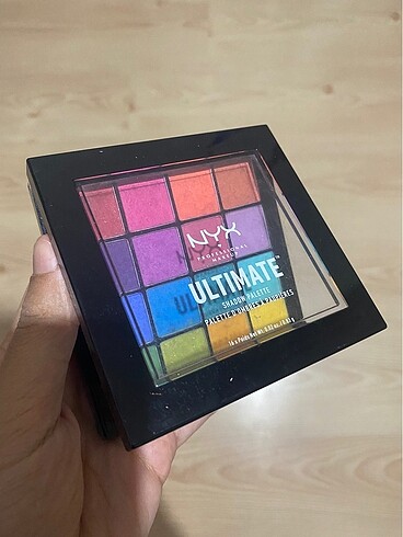 Nyx Brights Far Paleti