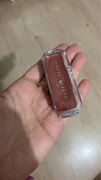 Fenty Beauty Krem Fenty Glow Gloss