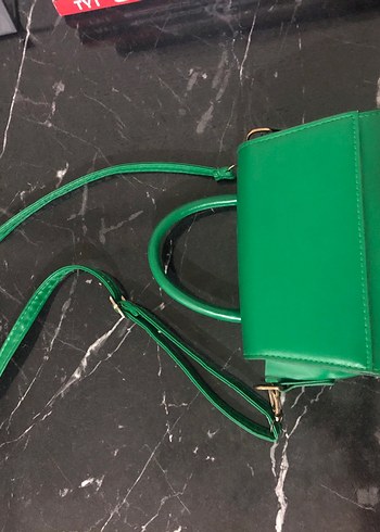 Yeşil Parlak Deri Tokalı Kadın Çanta - Görsel 2