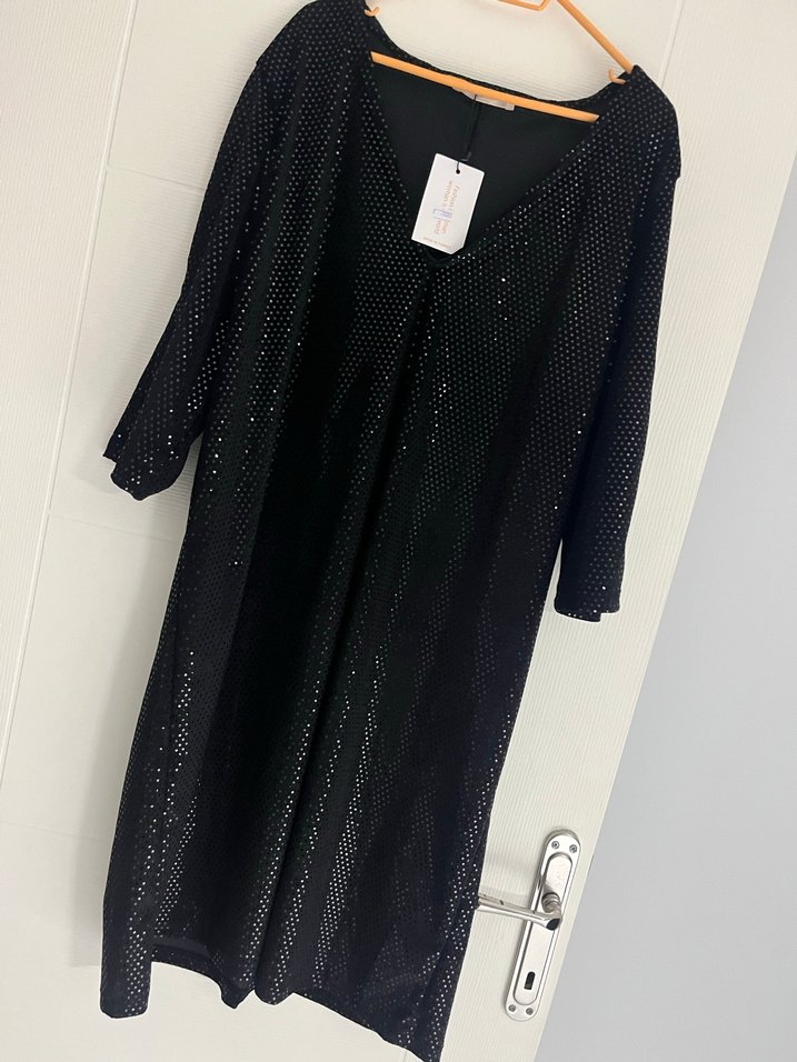 Parlak Desenli Siyah Elbise - Görsel 4