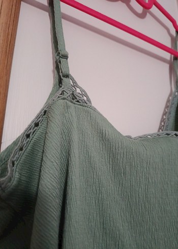 Yeşil Dantel Detaylı V Yaka Kadın Atlet - Görsel 3