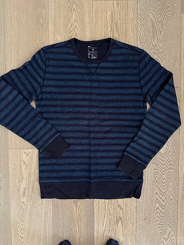 GAP SWEATSHIRT
