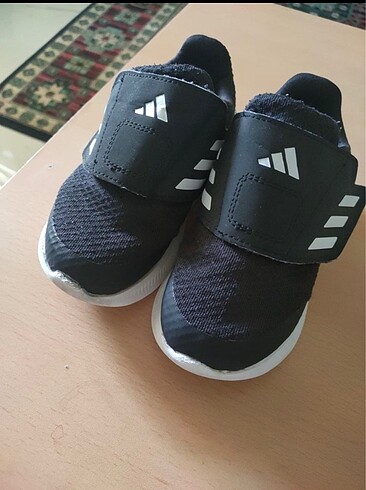 24 Beden siyah Renk Spor ayakkabı