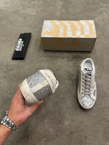39 Beden çeşitli Renk GOLDEN GOOSE DELUXE