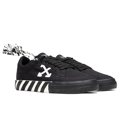 OFF-WHITE Vulcanized Low Black White Arrow Sneakers -
