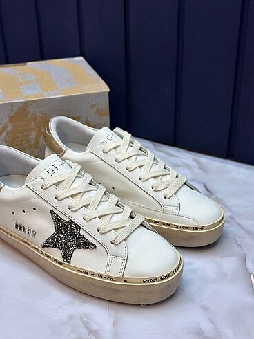 39 Beden beyaz Renk GOLDEN GOOSE