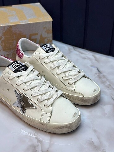 37 Beden çeşitli Renk GOLDEN GOOSE