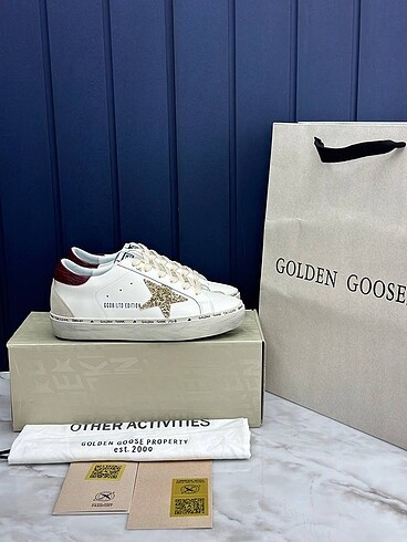GOLDEN GOOSE