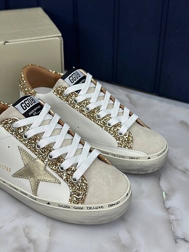 37 Beden çeşitli Renk GOLDEN GOOSE