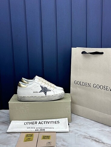 GOLDEN GOOSE