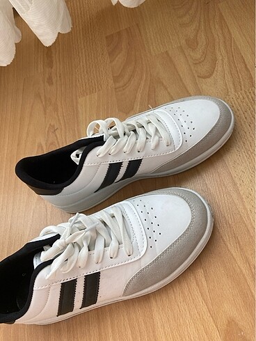 Adidas Beyaz ayakkabı