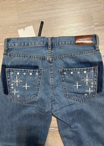 s Beden Mango İşlemeli Straight Jean